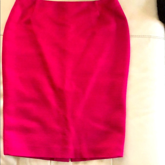 Escada beautiful classy hot pink skirt. 100% authentic in excellent condition - Picture 3 of 12